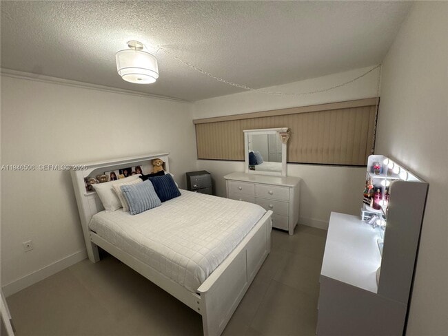 Building Photo - 14293 Kendale Lakes Cir