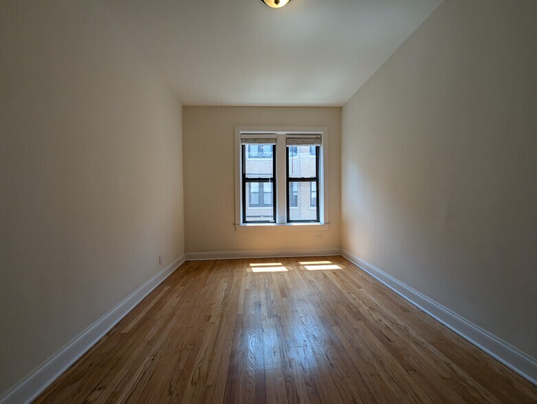 Building Photo - 4036 N Ashland Ave