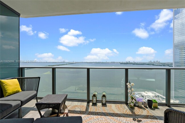 Building Photo - 460 NE 28th St