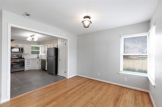 Building Photo - 8633 Westglen Dr