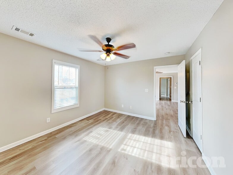 Building Photo - 106 White Creek Loop