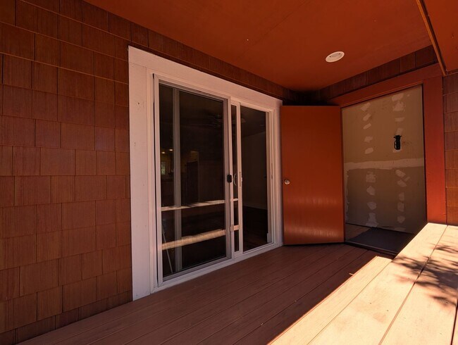 Building Photo - Beautiful 2-Bedroom, 2.5-Bath Condo Near Amazon Park!