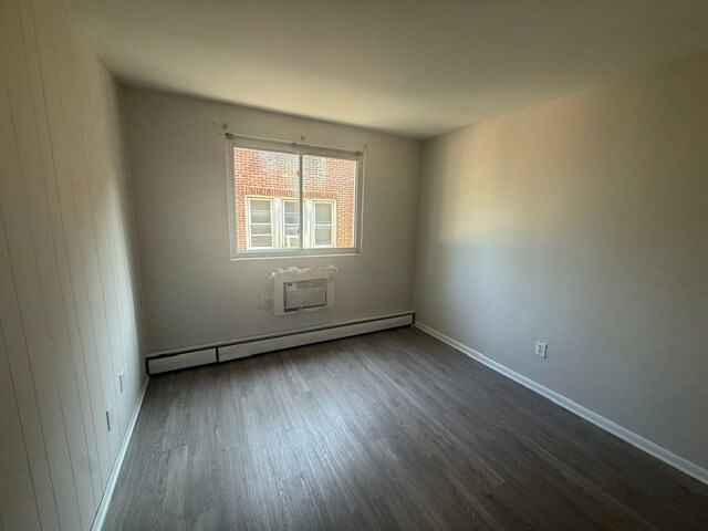 Building Photo - 6518 N Camac St