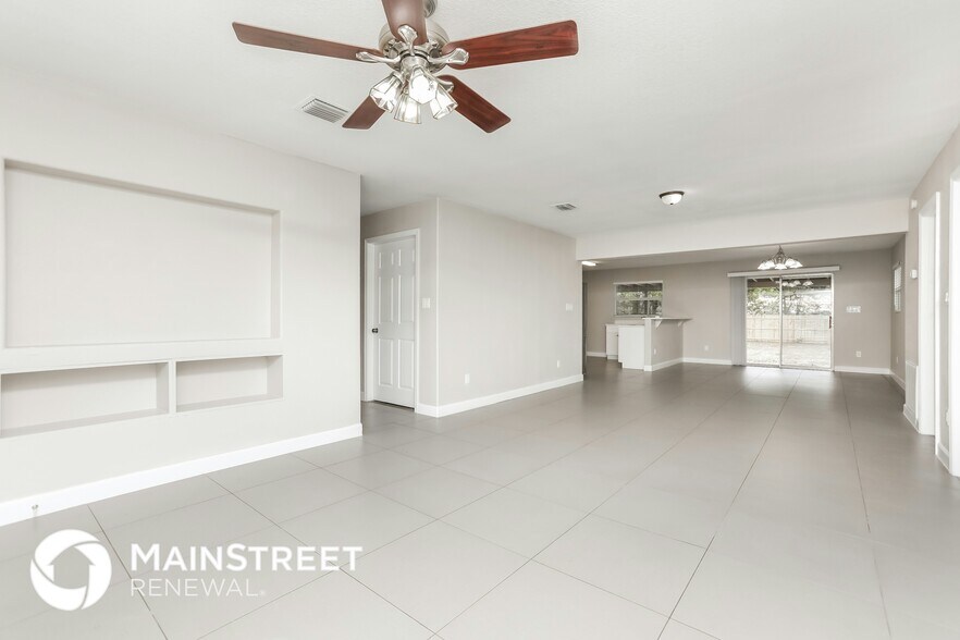 Building Photo - 7733 Range Dr