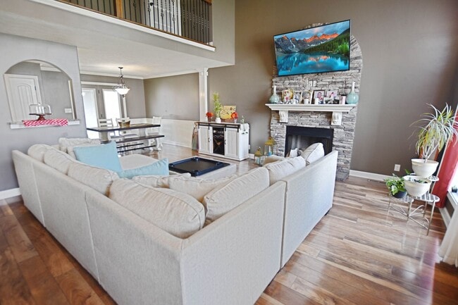 Building Photo - Pet Friendly Four Bedroom with Bonus!