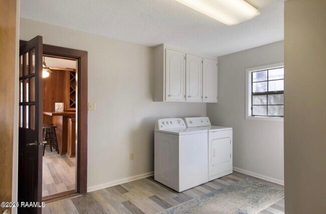Building Photo - 2227 George Dr