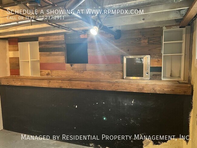 Building Photo - 214 NE Bryant St