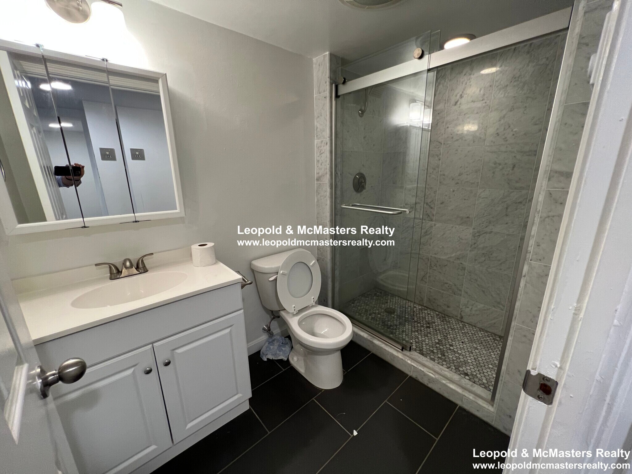 Building Photo - 112 Queensberry St