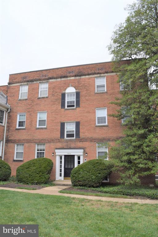 Building Photo - 1806 W Abingdon Dr