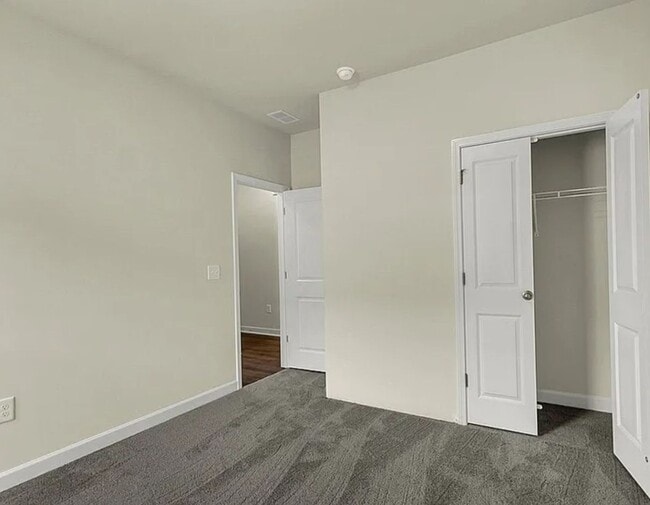 Building Photo - Four bedroom two bath home in Trieste at B...