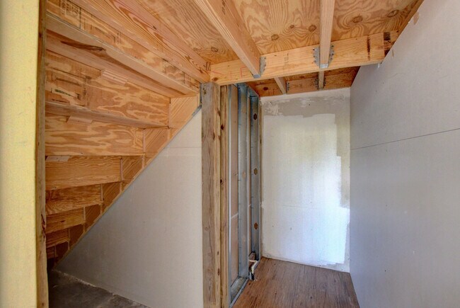 Building Photo - 6420 Park Lake Cir