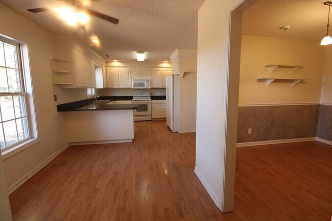 Building Photo - 305 Trillium Ln