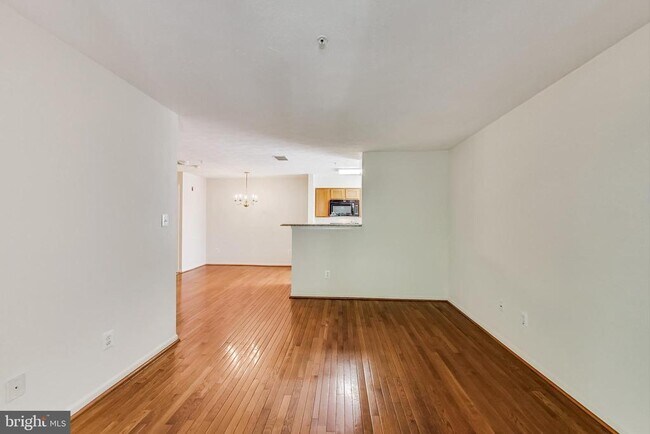 Building Photo - 8911 Town Center Cir