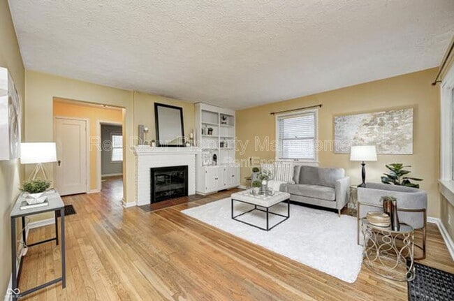 Building Photo - 6115 Indianola Ave