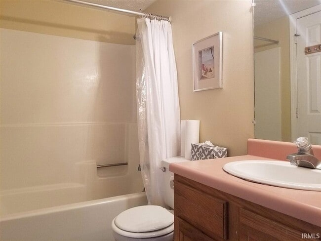 Building Photo - 1206 S College Mall Rd