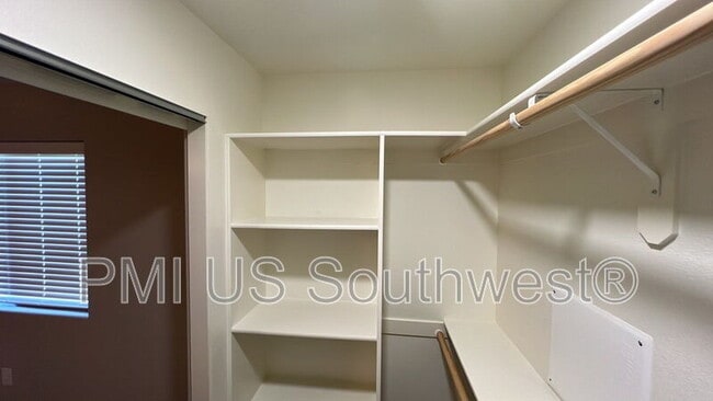 Building Photo - 5018 S Rosemary Dr