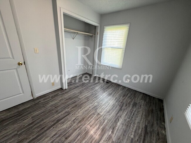 Building Photo - 1016 Koehn-