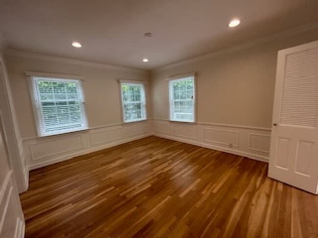 Building Photo - 9750 Newman St