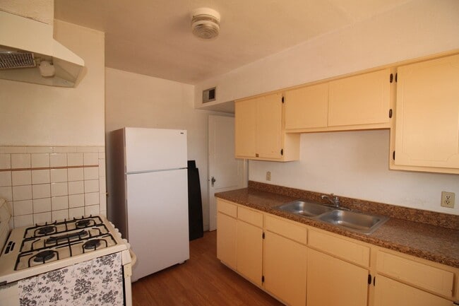 Building Photo - MINUTES FROM FORT BLISS!!