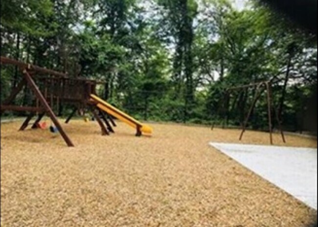 playground - 3 Shadowbrook Ln