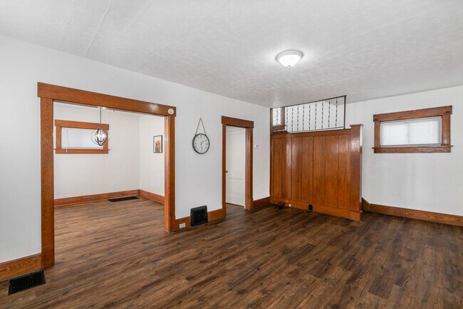 Building Photo - 1017 Mosley Ct SW