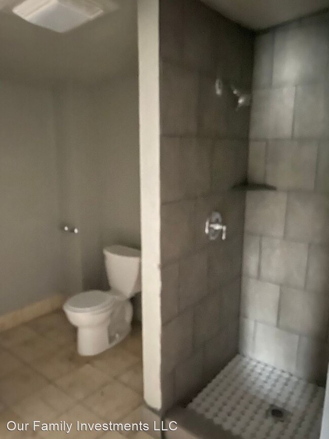 Building Photo - 4 br, 1.5 bath House - 637 E 52Nd St N.