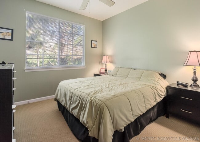 Building Photo - 2106 Myrtlewood Cir E