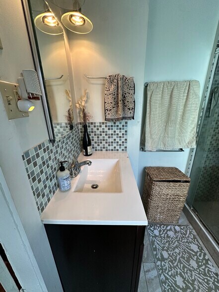 Bathroom - 1781 William Howard Taft Rd