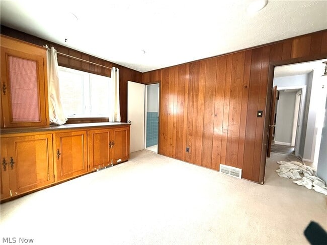 Building Photo - 13630 Cedar Rd
