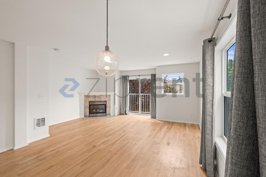 Building Photo - Unit A