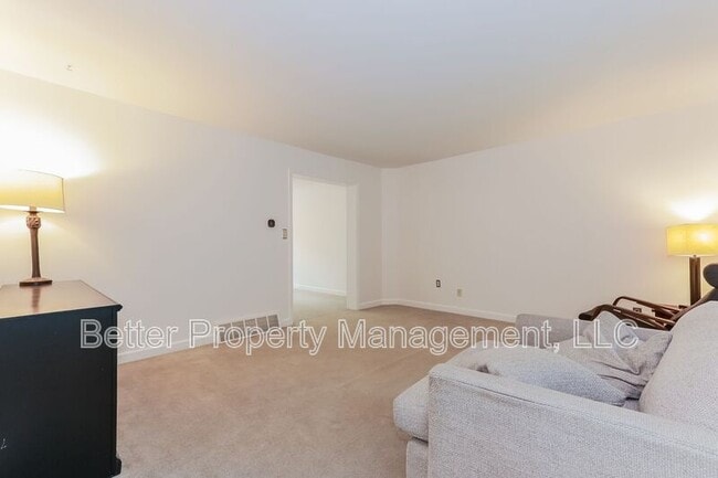 Building Photo - 86 Morias Ave