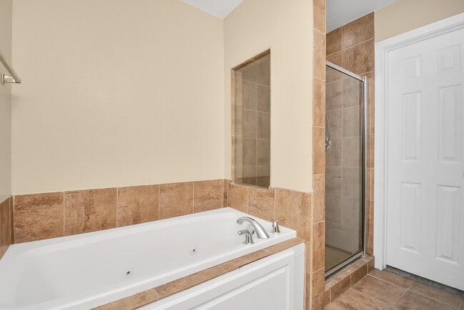 Building Photo - 11899 Algonquin Dr