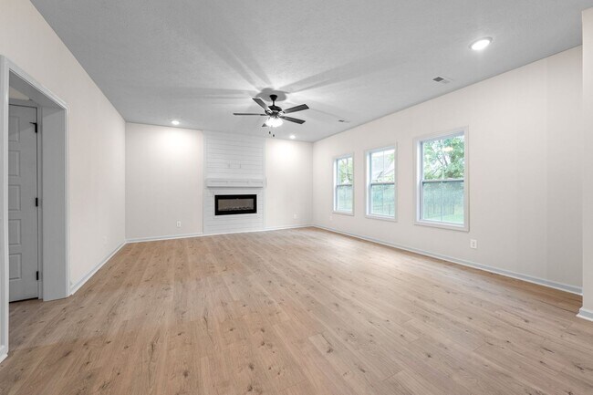Building Photo - 217 Wesson Dr
