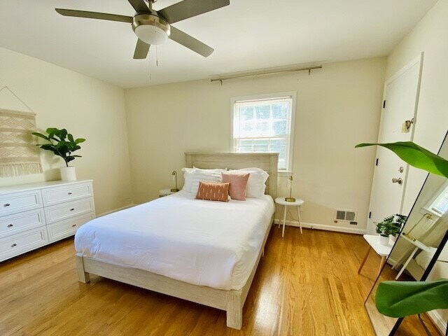 Building Photo - Newly updated large 1000 sq ft 1 bedroom, 1 bathroom apartment in the heart of Cherokee Triangle