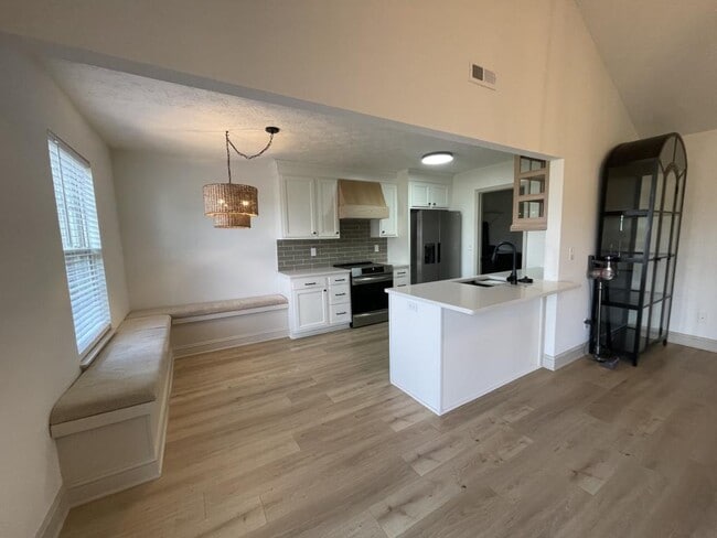 Building Photo - 13003 Sunset Dr