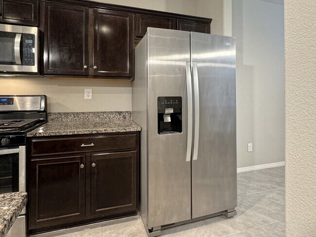 Building Photo - Stunning Cleveland Heights 3 Bedroom Home!