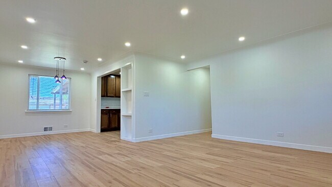 Building Photo - FANTASTIC REMODELED 3 Bed 2 Bath Home in Strayer & Shephards Park Hill Brand New Flooring New Car...
