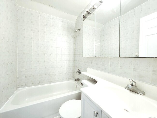 Building Photo - 96-03-96-91 91st Ave