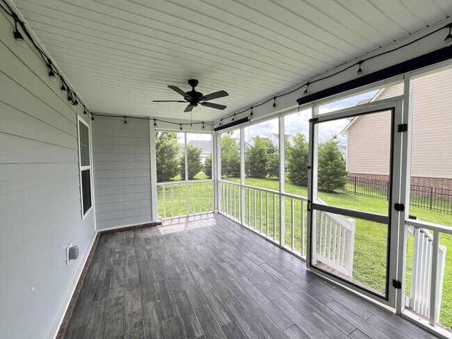Building Photo - SPACIOUS FRANKLIN HOME WITH UPGRADES