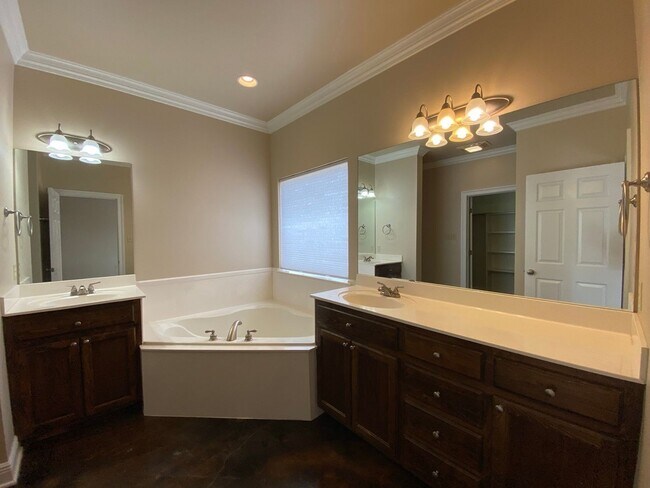 Building Photo - Charming 2BR/2BA Home in Shenandoah Ridge with Garage & Cozy Fireplace