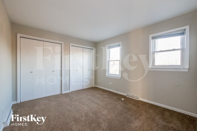 Building Photo - 19 E 140th Ct