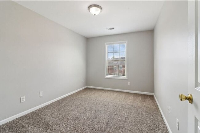 Building Photo - Fantastic 3bd/2.5ba home! Let yourself in!