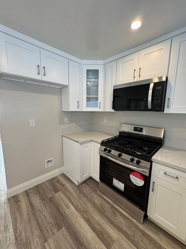 Building Photo - 922 Benito Ave