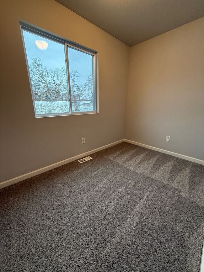 Building Photo - Nice New SIngle Family Home on Elkhart's NE Side