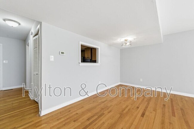 Building Photo - 3203 Delaware Ave