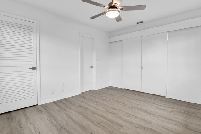 Building Photo - 8807 Bella Vista Dr