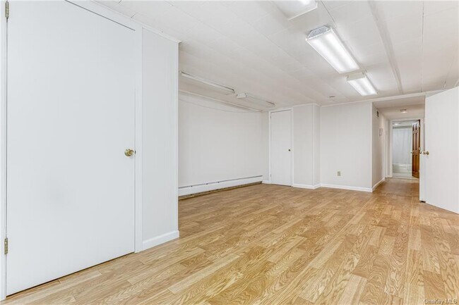 Building Photo - 9 Cloverdale Ln