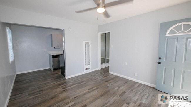 Building Photo - Stylish 1BR with Washer/Dryer