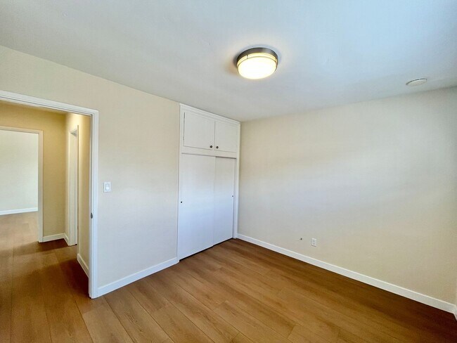 Building Photo - 4345 Central Ave