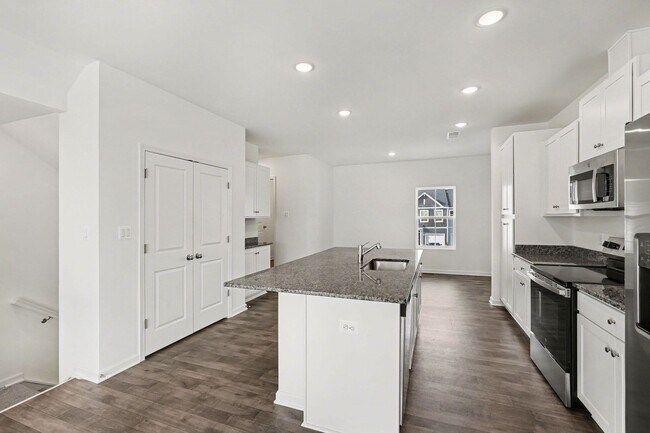 Building Photo - Built 2024 | Modern Townhome Near Fredericksburg – More Space, Better Value